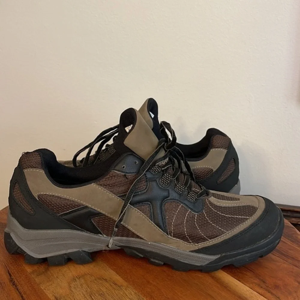 Wenger Swiss Military Mens Size 11‎ Hiking Shoes Brown Vibram Sole EUC